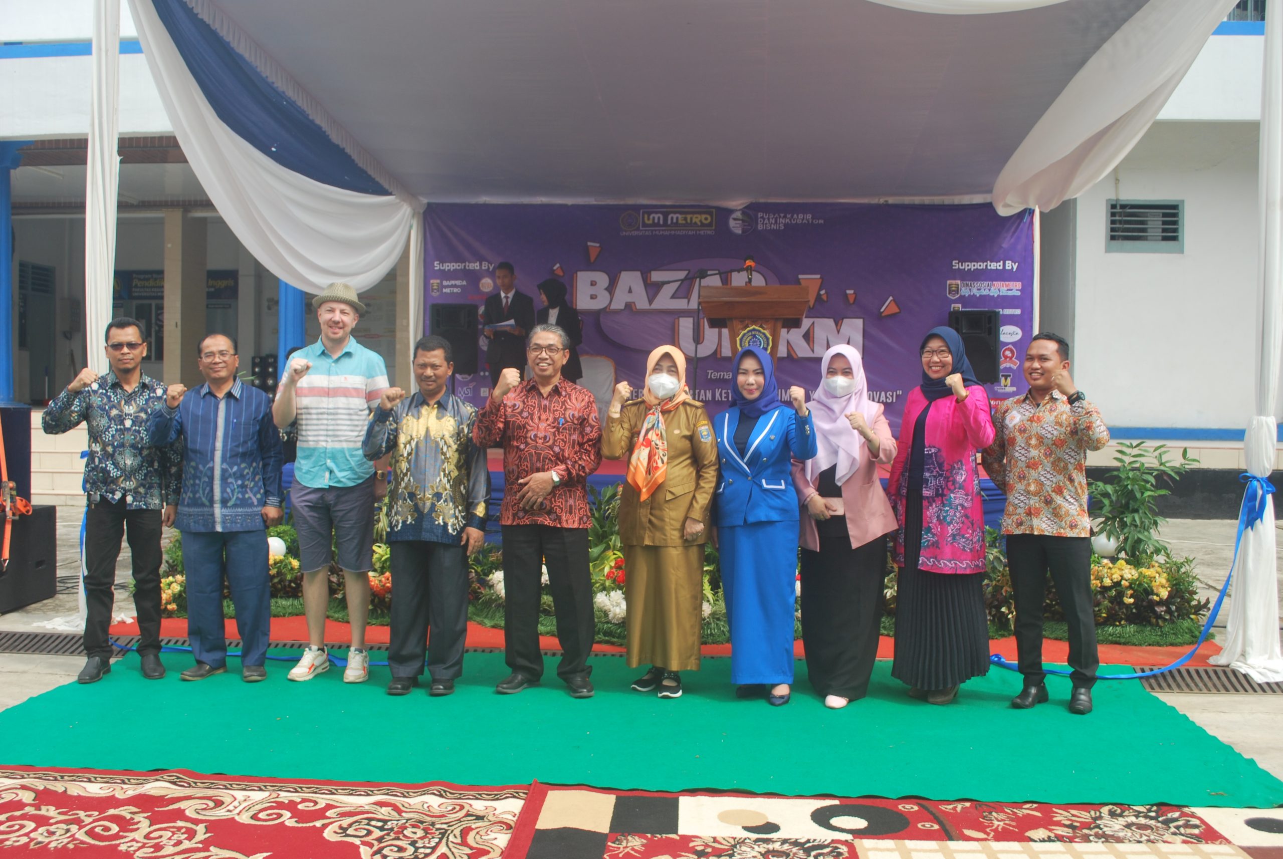 BAZZAR UMKM UM METRO DI HADIRI TURIS ASING DAN PERTUKARAN MAHASISWA MERDEKA